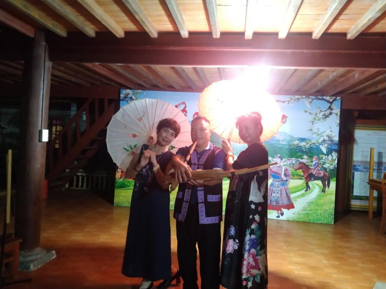 A Lin Homestay Bac Ha Exterior photo