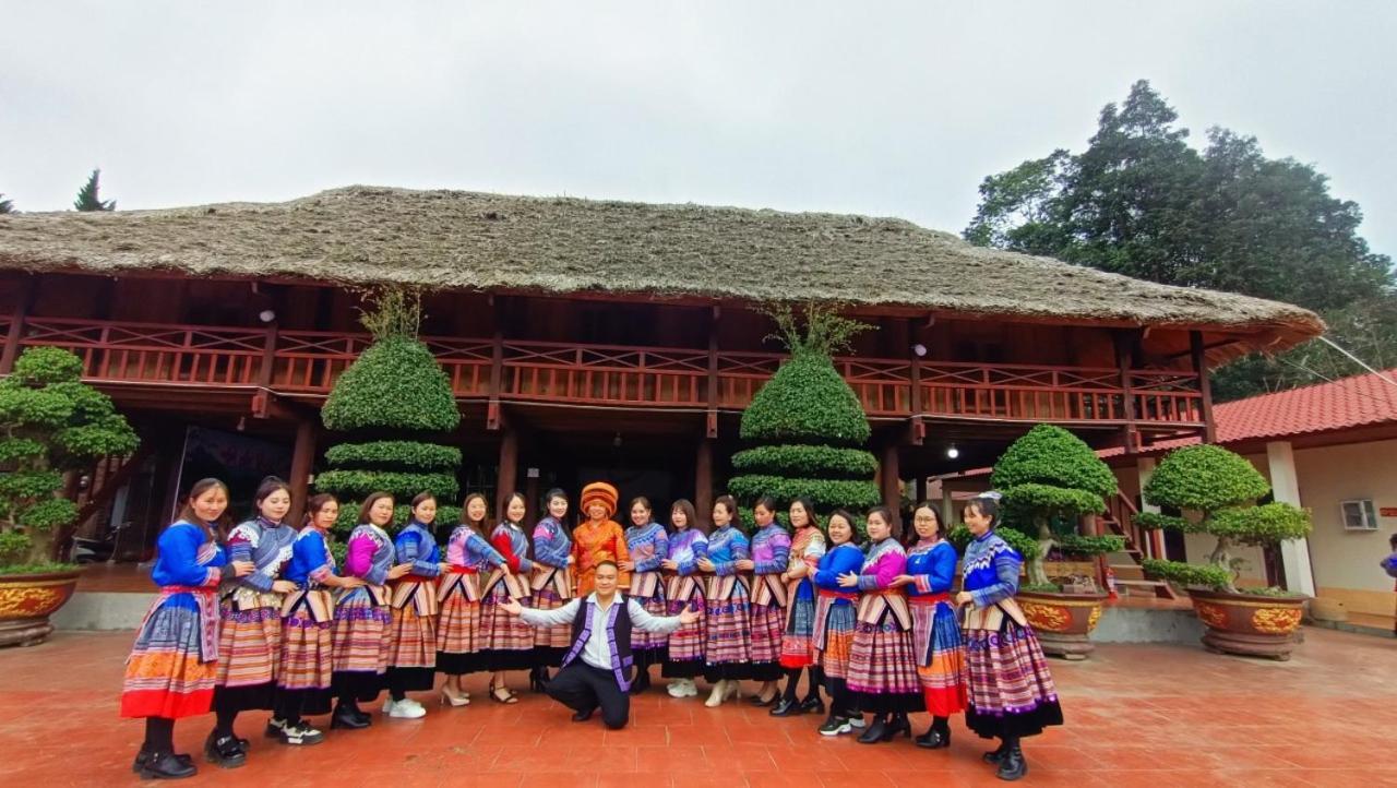A Lin Homestay Bac Ha Exterior photo